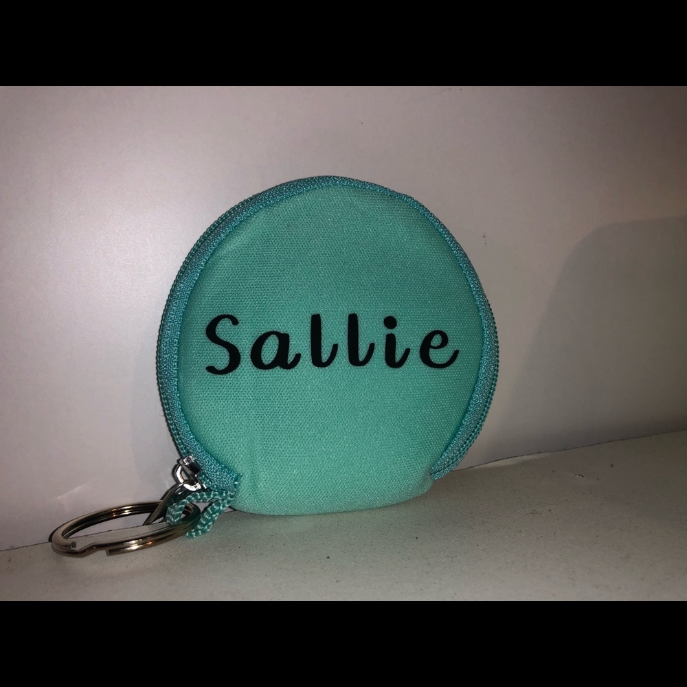 Face mask pouch/holder